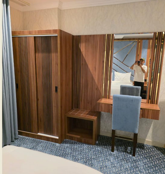 تسريحات خشبية مميزة لفندق في مكة 